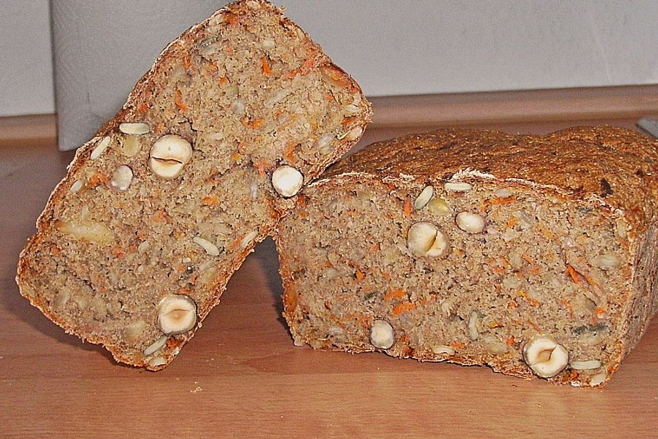 Apfel-Karotten-Mehrkornbrot