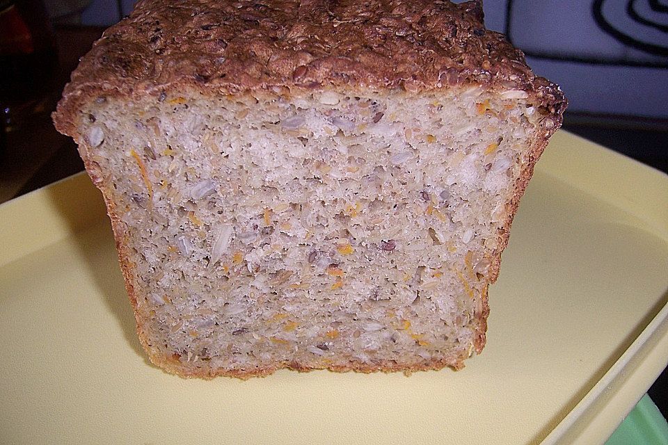 Apfel-Karotten-Mehrkornbrot