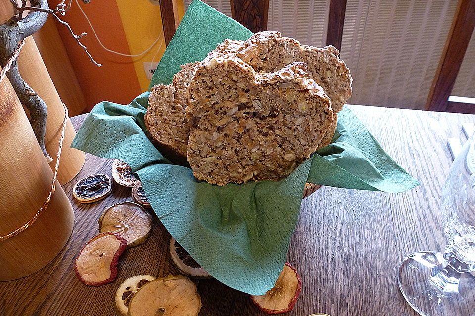 Apfel-Karotten-Mehrkornbrot