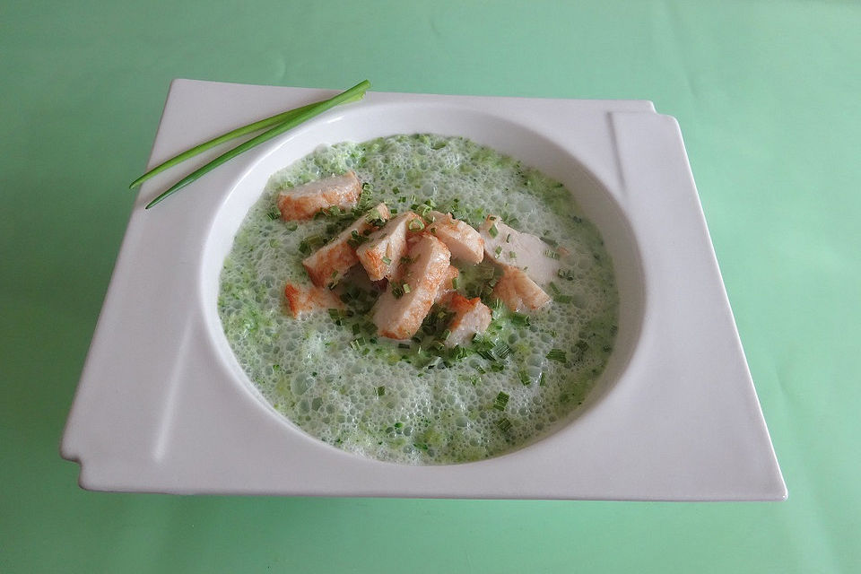 Brokkolisuppe mit Hühnerfleisch