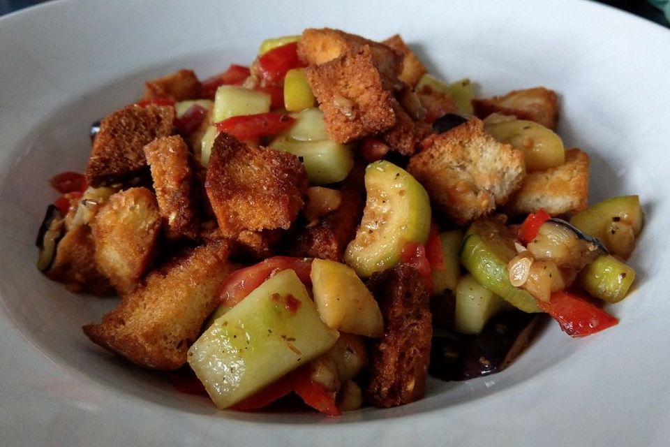 Einfacher Brotsalat