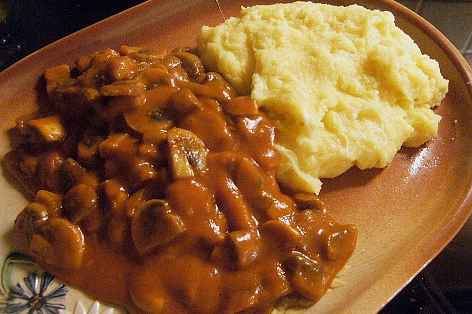 Käsepolenta mit Tomatenpilzen