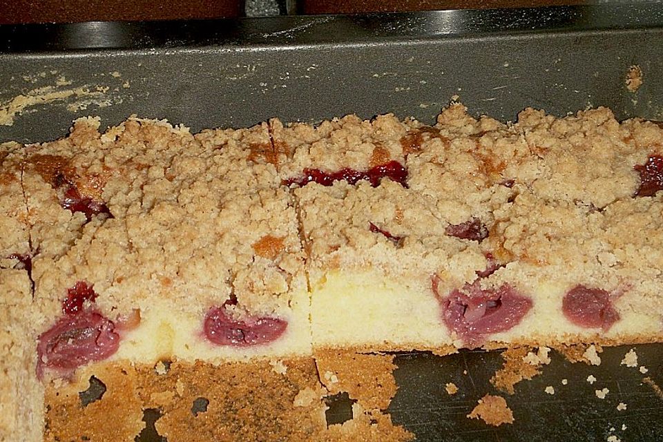 Kirschkuchen mit Zimtstreuseln