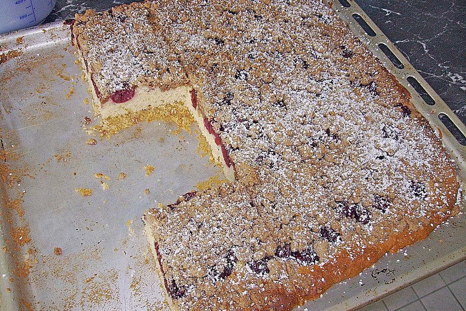 Kirschkuchen mit Zimtstreuseln