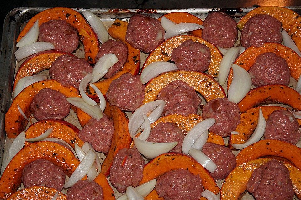 Kürbis mit Hackfleisch (Ofengericht)