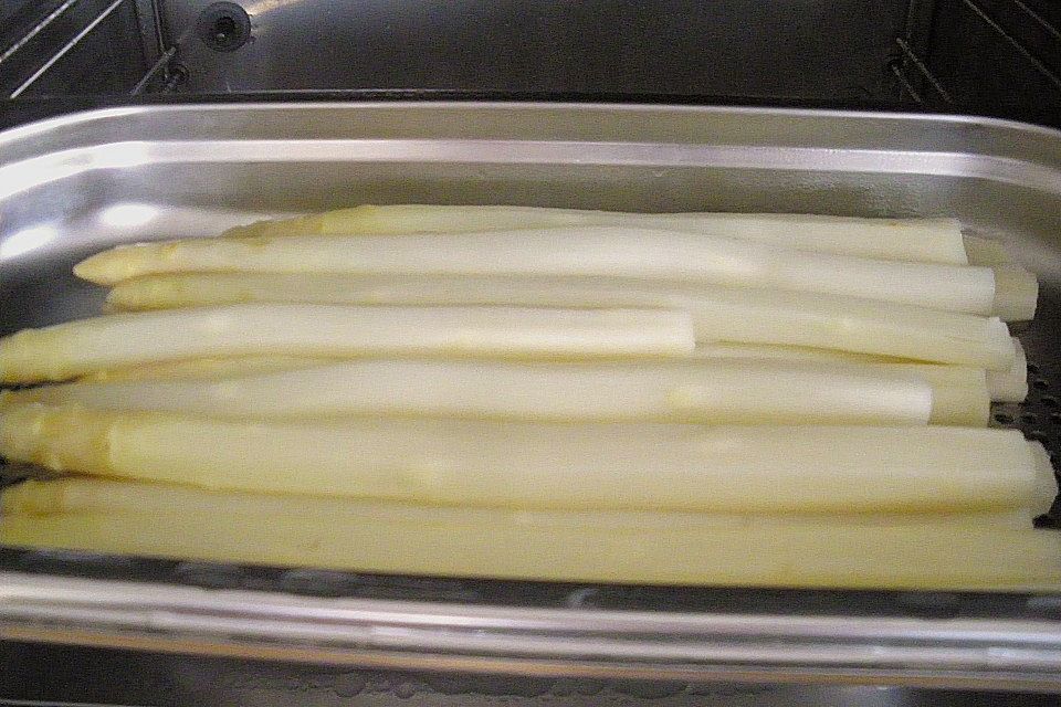 Spargel auf Parmesan