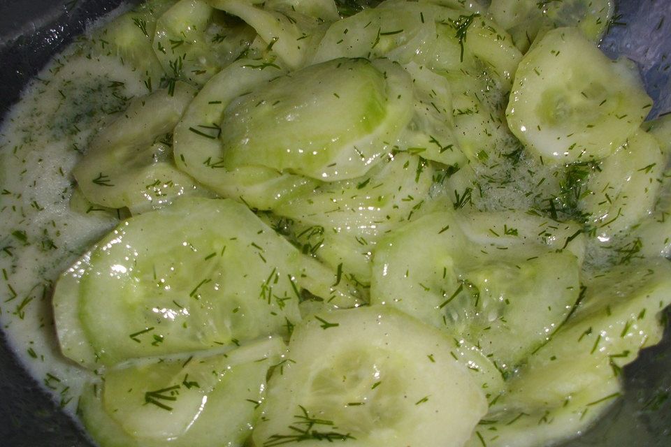 Gurkensalat mit Dill