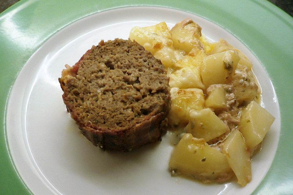 Hackbraten im Kartoffelbett