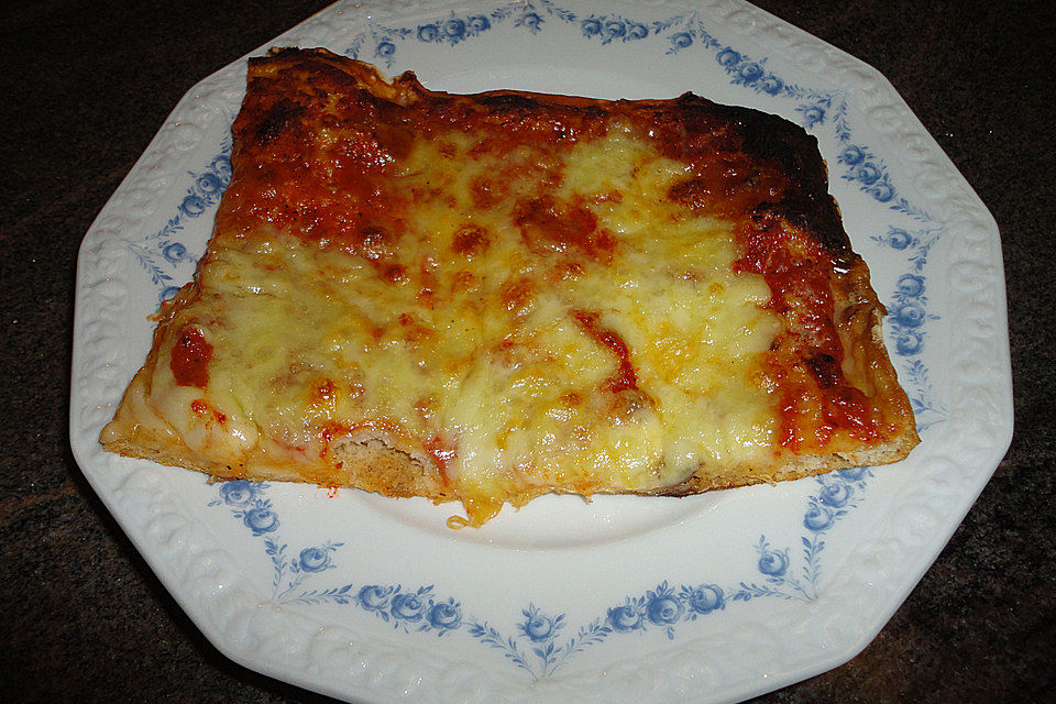 Pizza Margarita mit Oregano