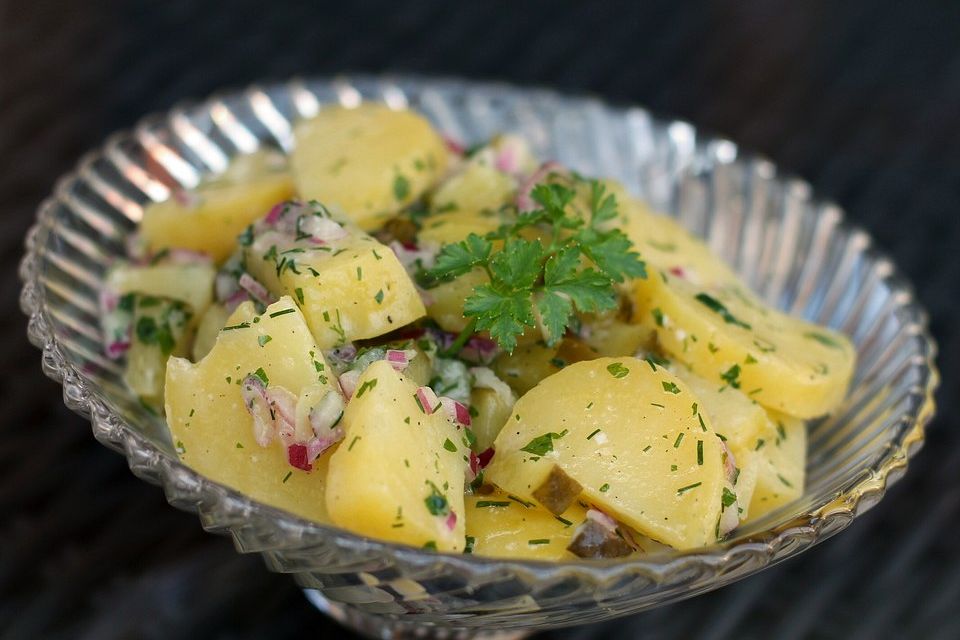 Allerbester Kartoffelsalat mit Delikatessgurken