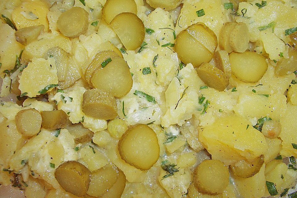 Allerbester Kartoffelsalat mit Delikatessgurken