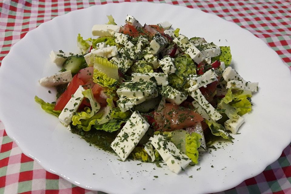 Gurkensalat mit Schafskäse