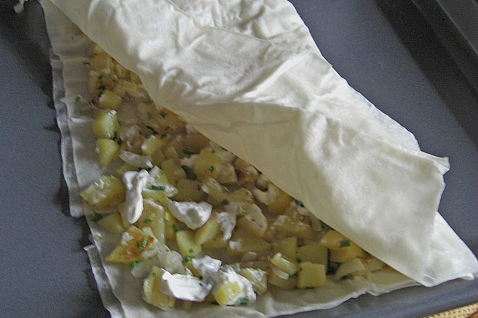 Kartoffelstrudel mit Pitateigplatten