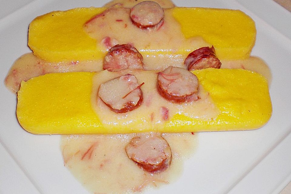 Polenta mit Luganiga - Ragu