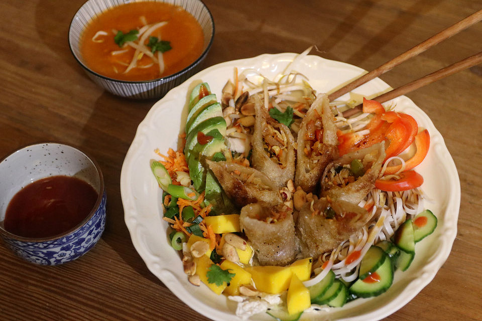 Thailändischer Reisnudelsalat