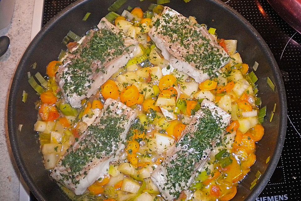 Seelachsfilet mit Buttergemüse