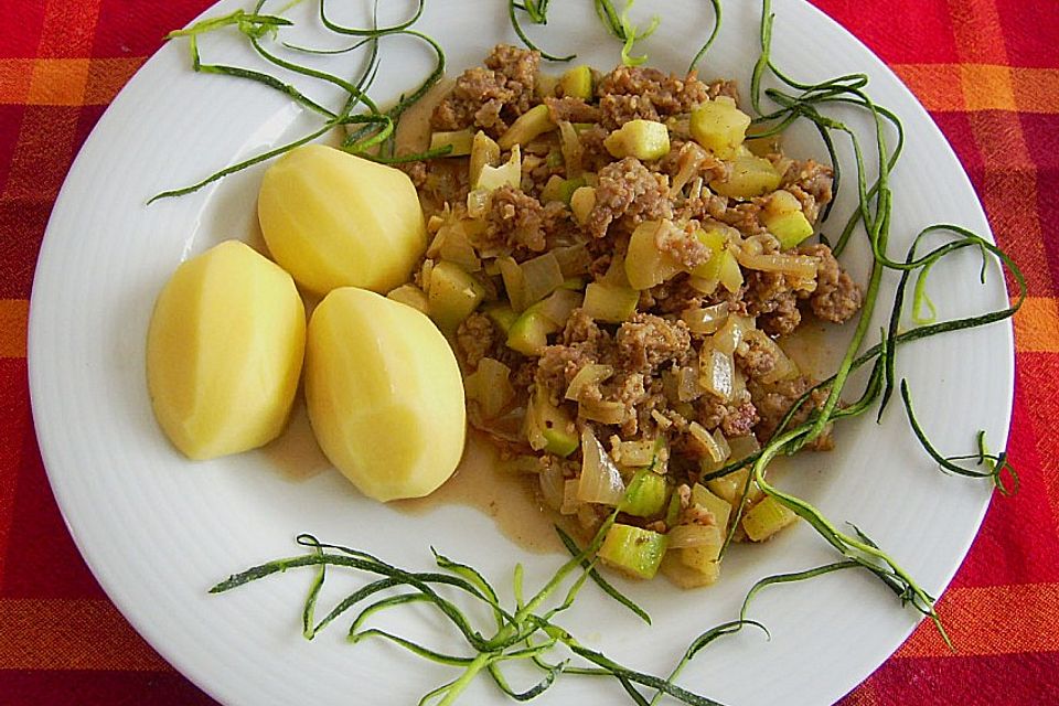 Würzige Zucchini - Hackfleisch - Pfanne