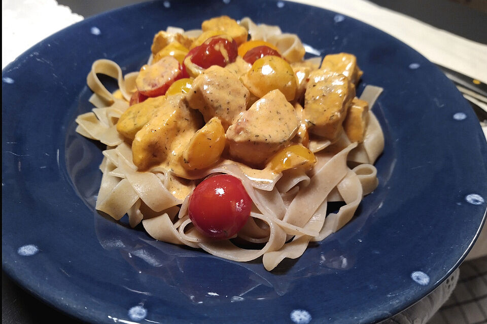 Lachs-Sahnesoße mit Cherrytomaten