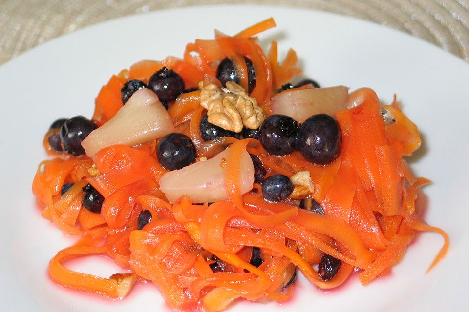 Möhrensalat mit Heidelbeeren