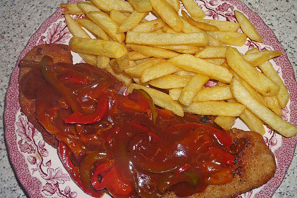 Schnitzel mit Paprika-Tomatensauce