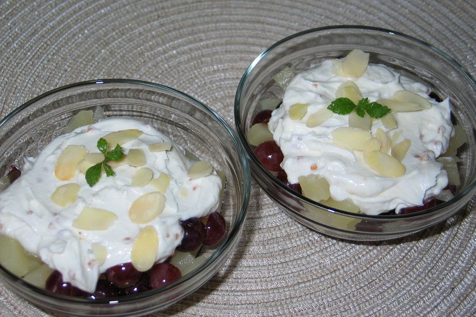 Fruchtsalat mit Quarkcreme