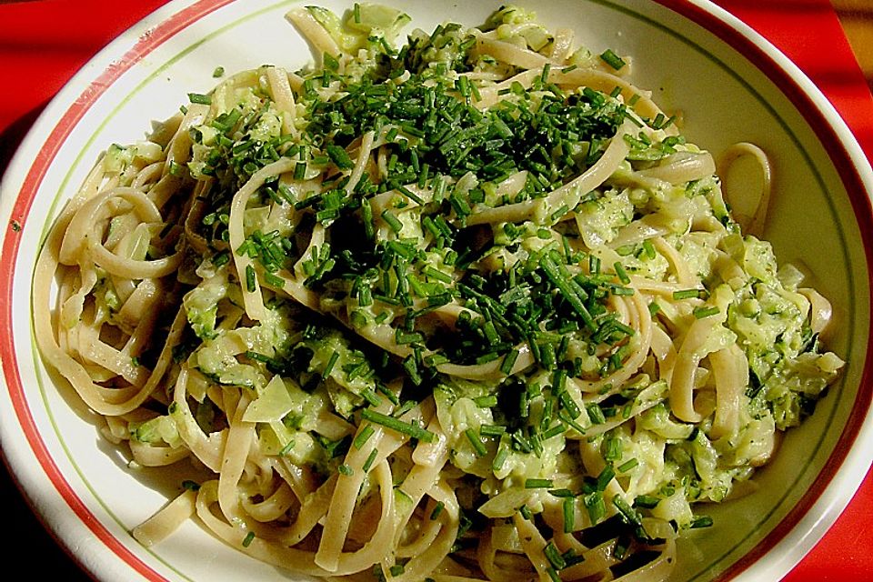 Spaghetti mit Zucchinisauce