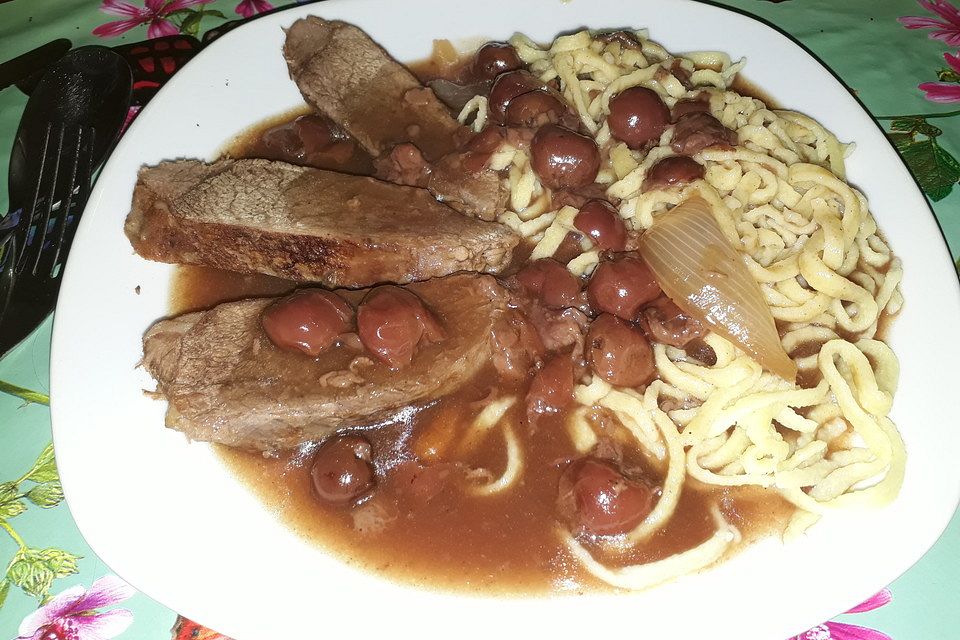 Wildschweinbraten mit Kirschen