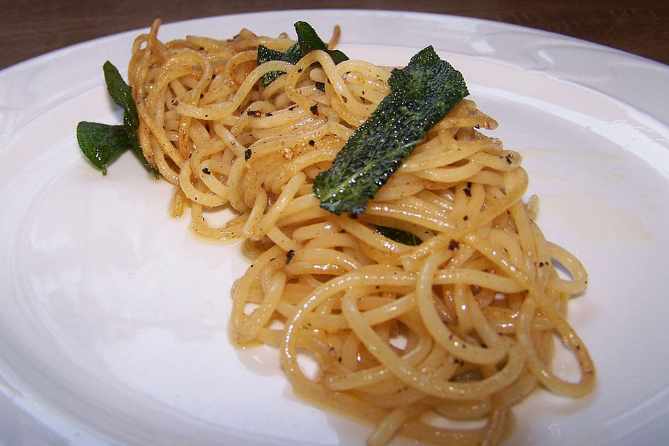 Spaghetti mit Salbei