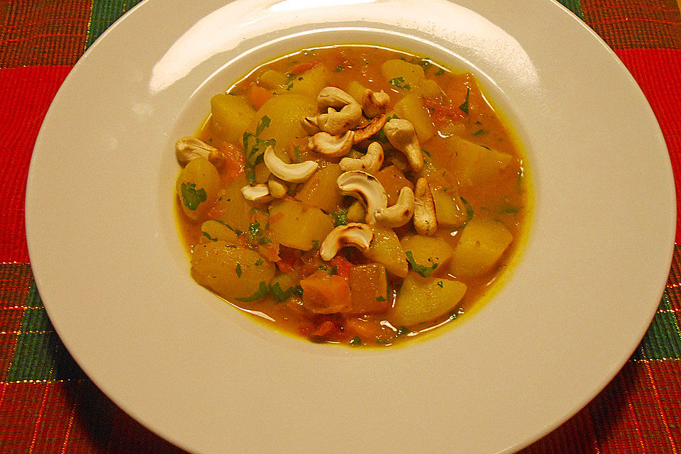 Kartoffelcurry mit Cashewnüssen