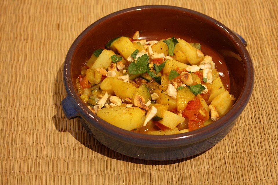 Kartoffelcurry mit Cashewnüssen