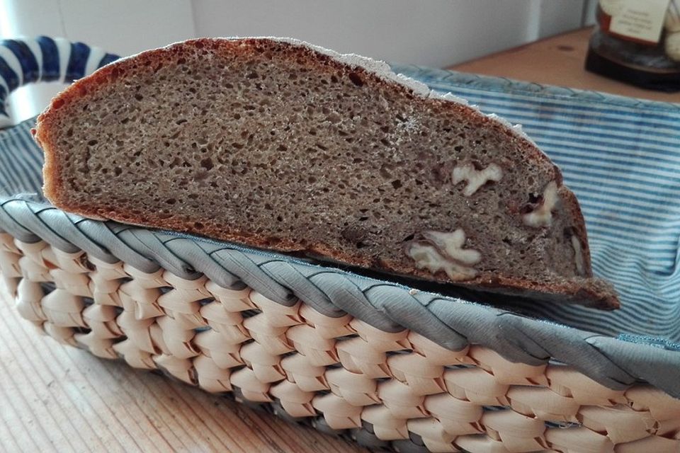 Burgis Walnussbrot mit Sauerteig