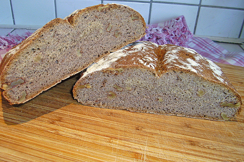 Burgis Walnussbrot mit Sauerteig