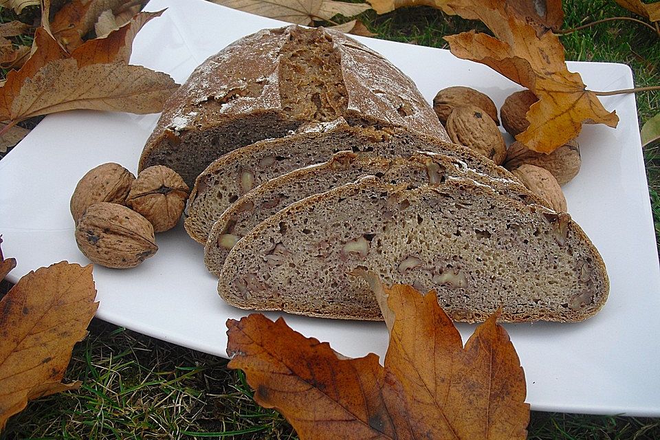 Burgis Walnussbrot mit Sauerteig