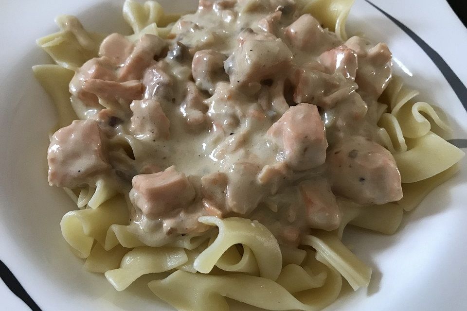 Bandnudeln mit Lachs