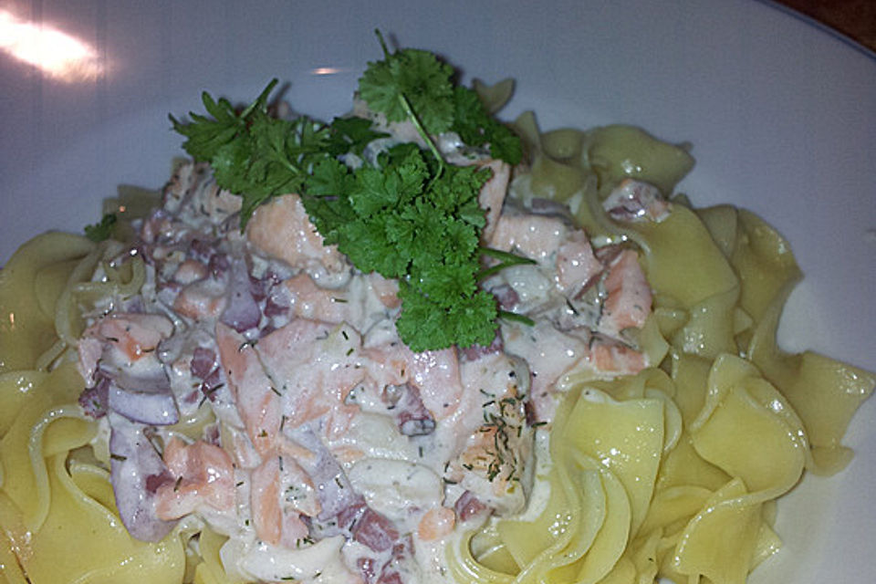 Bandnudeln mit Lachs