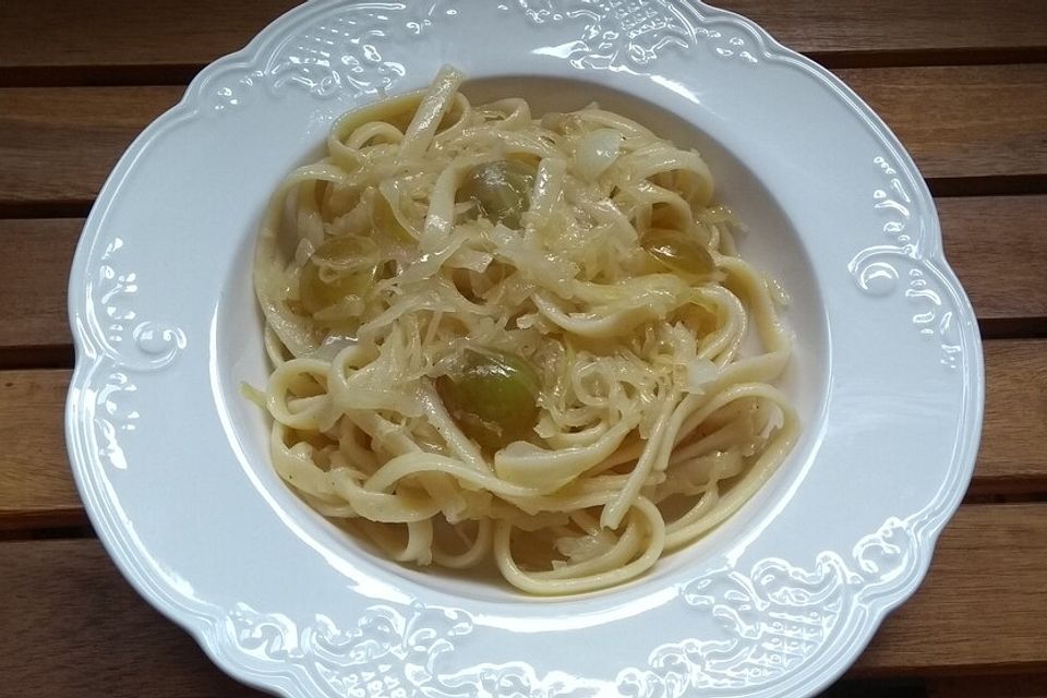 Nudeln mit Sauerkraut