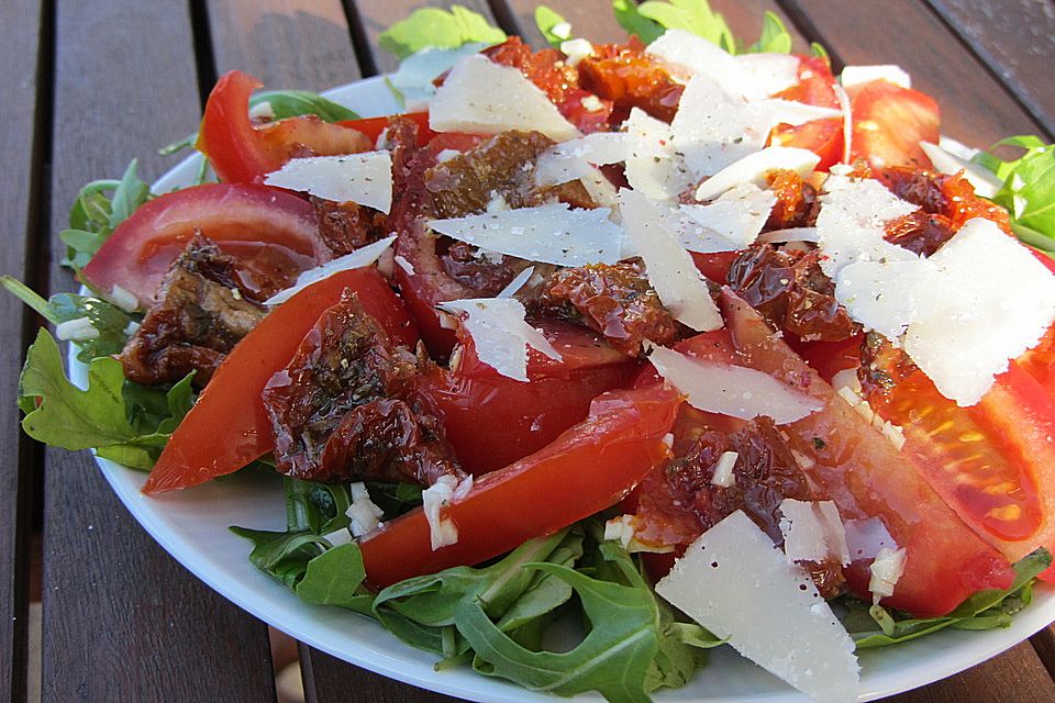 Doppelt gemoppelter Tomatensalat