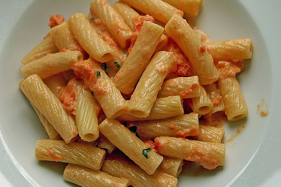 Creamy tomato pasta