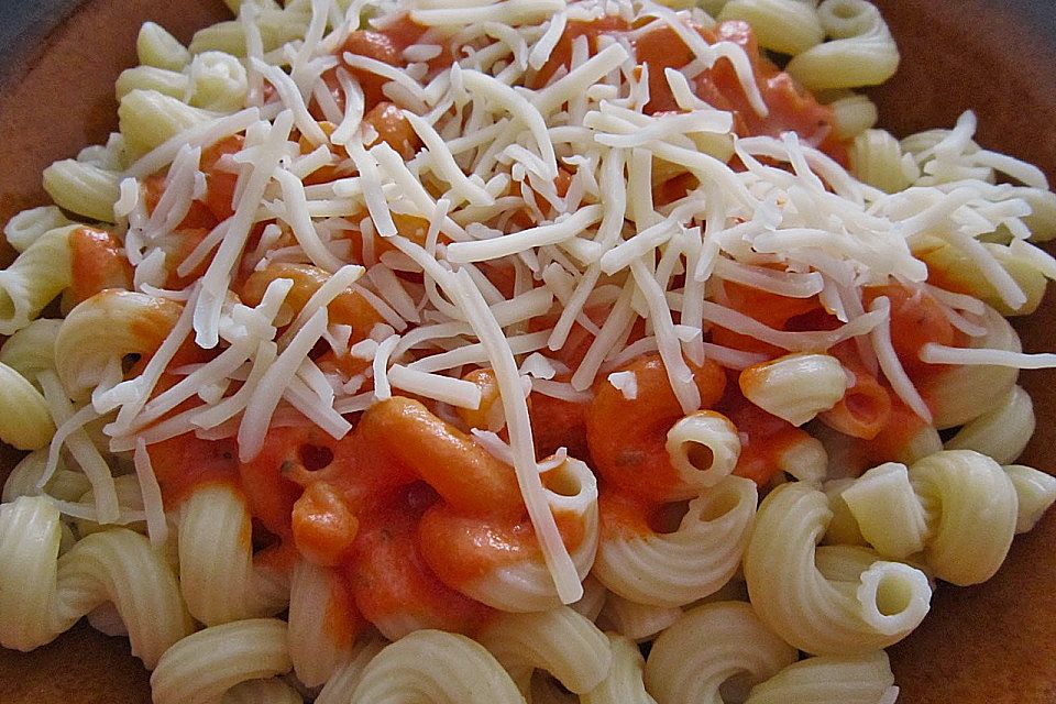 Creamy tomato pasta