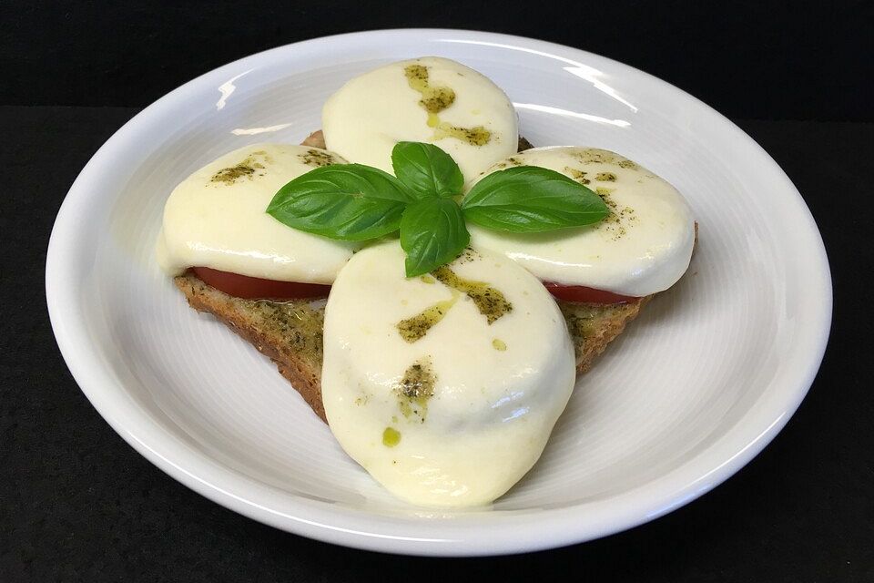 Toast Caprese