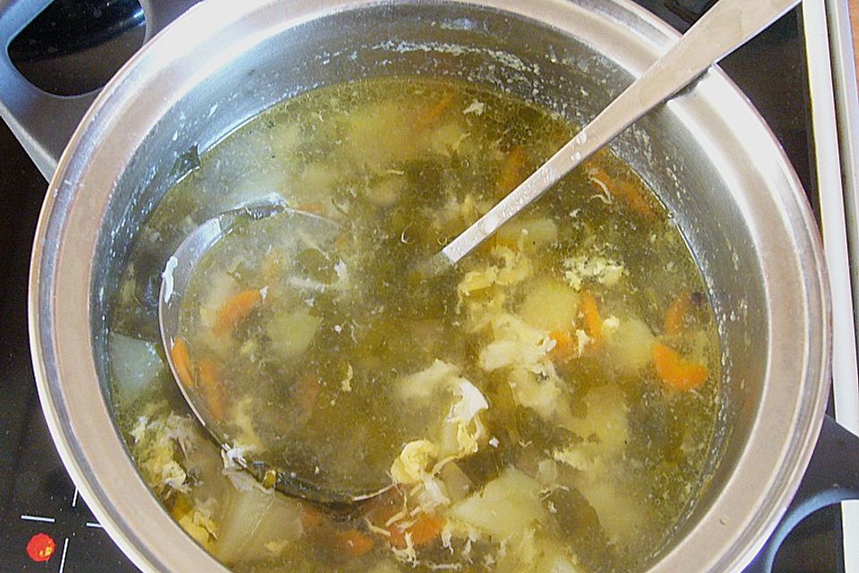 Klare Sauerampfersuppe