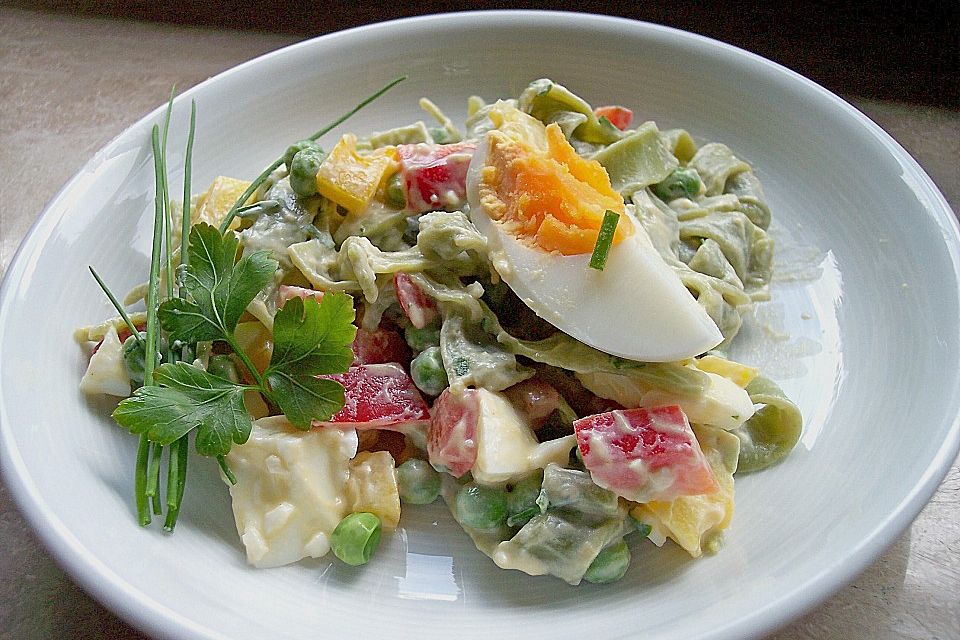 Grüner Nudelsalat