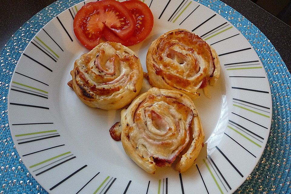 Blätterteig Pizza - Schnecken