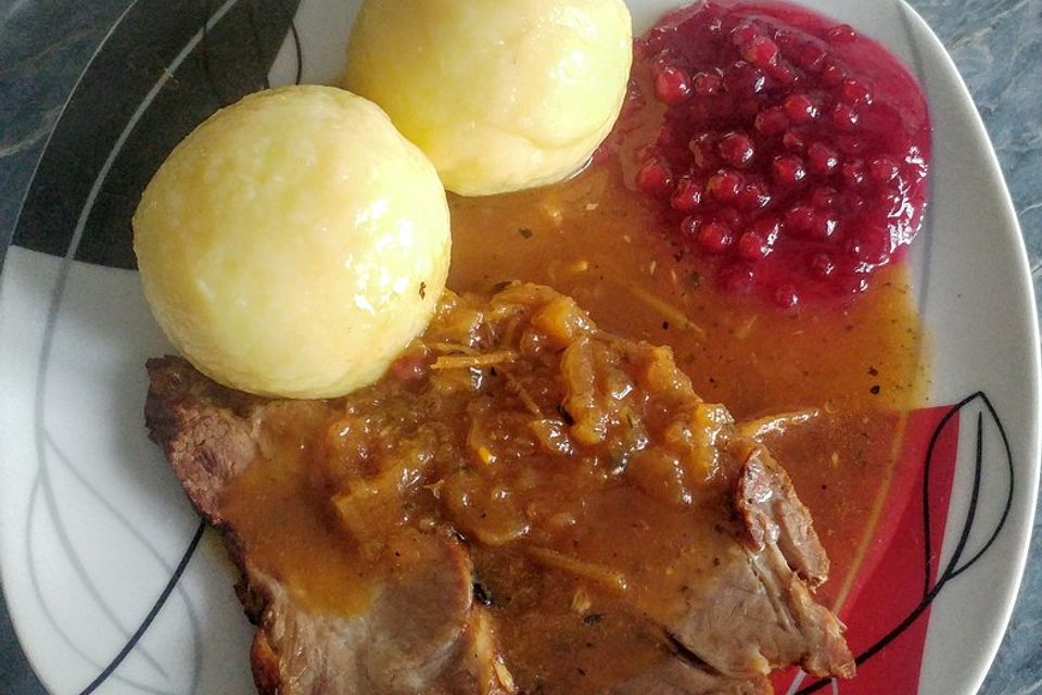 Schweinenacken in Apfelsauce