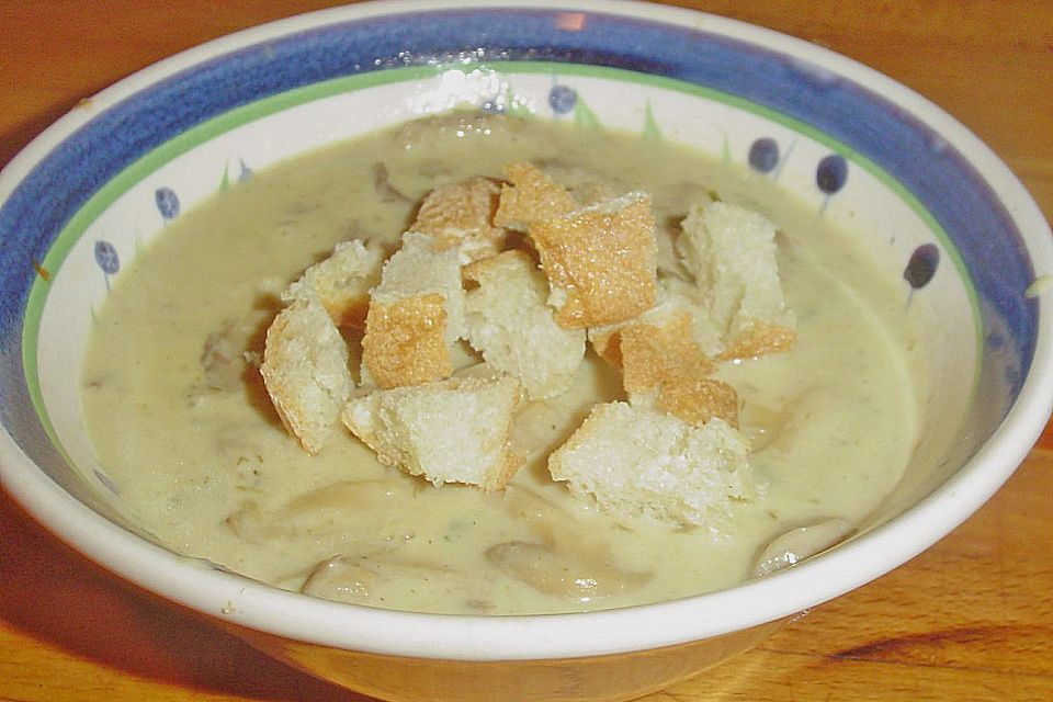 Knoblauchsuppe mit Knoblauchchips