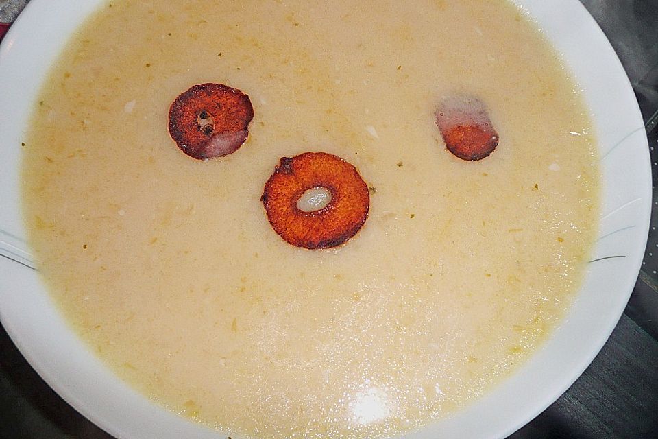 Knoblauchsuppe mit Knoblauchchips