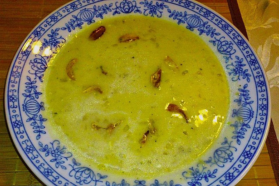 Knoblauchsuppe mit Knoblauchchips