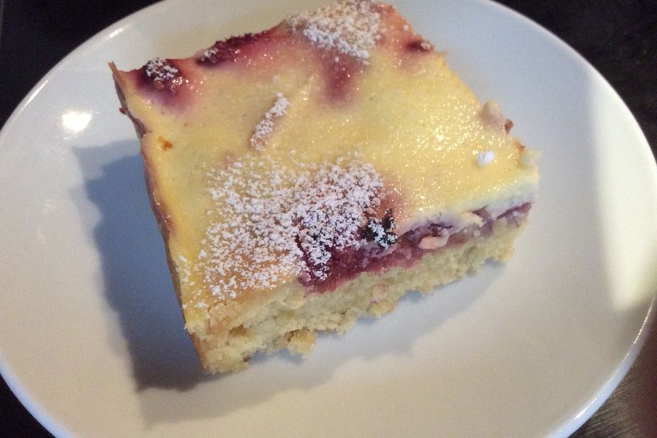 Beerenkuchen mit Sauerrahm - Guss