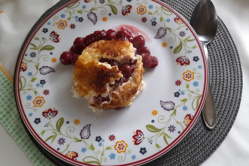 Omas Milchreisauflauf mit Sauerkirschen