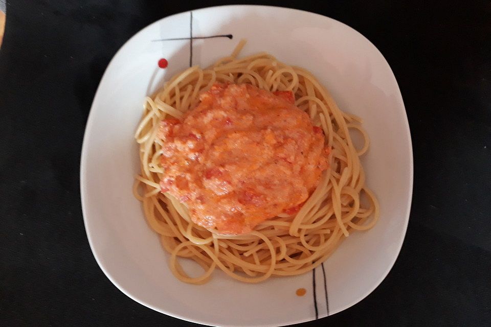 Spaghetti mit kaltem Sugo